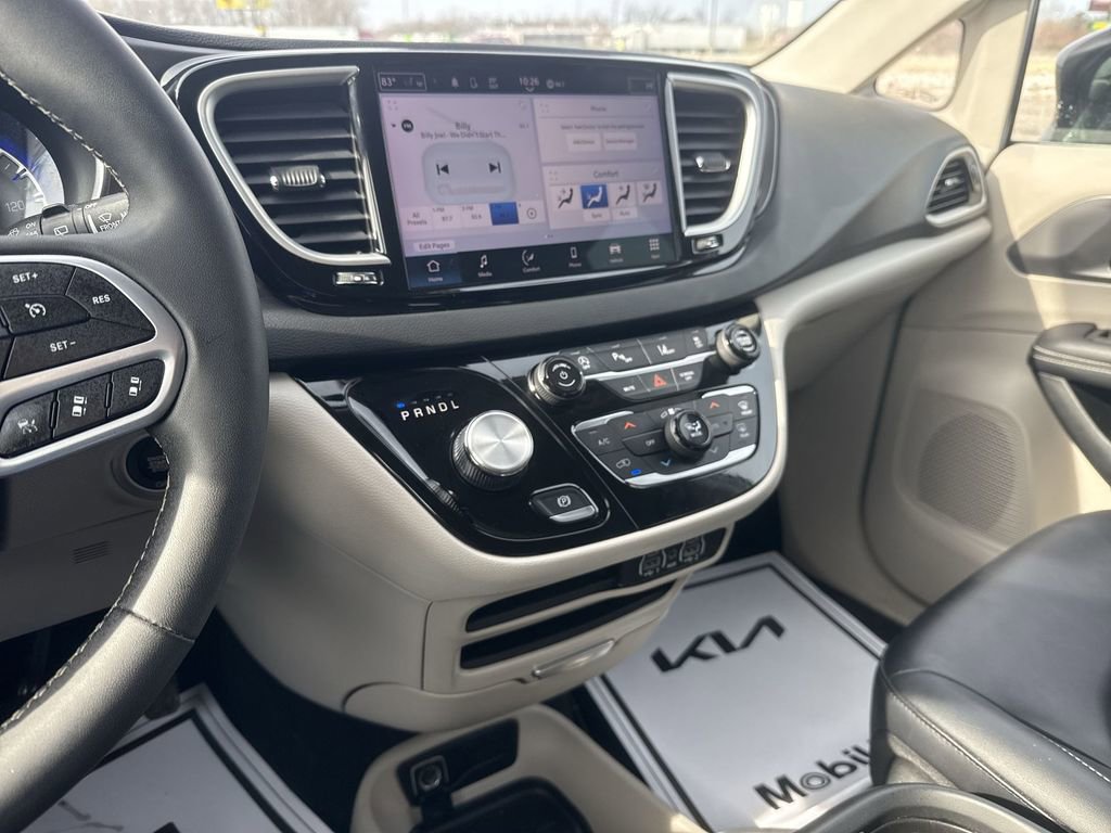 Used 2024 Chrysler Pacifica Touring-L image 19