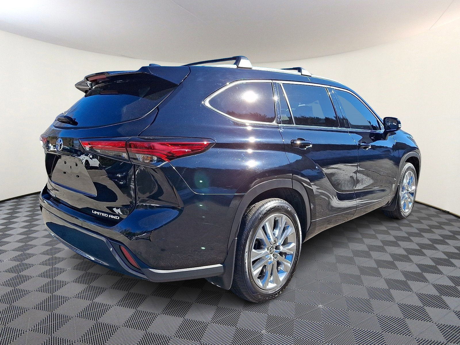 Used 2023 Toyota Highlander Limited image 6