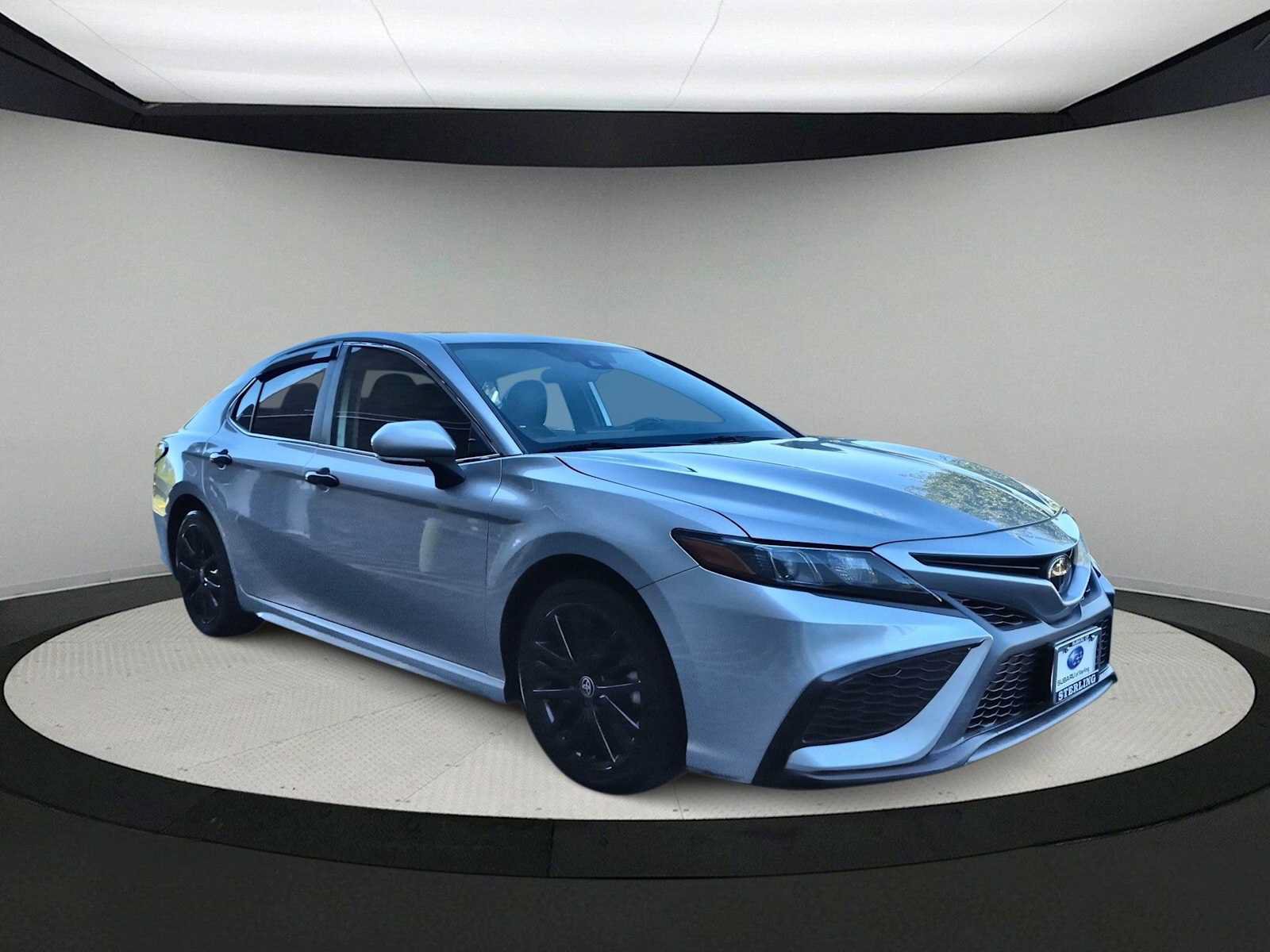 Used 2023 Toyota Camry SE FWD image 2