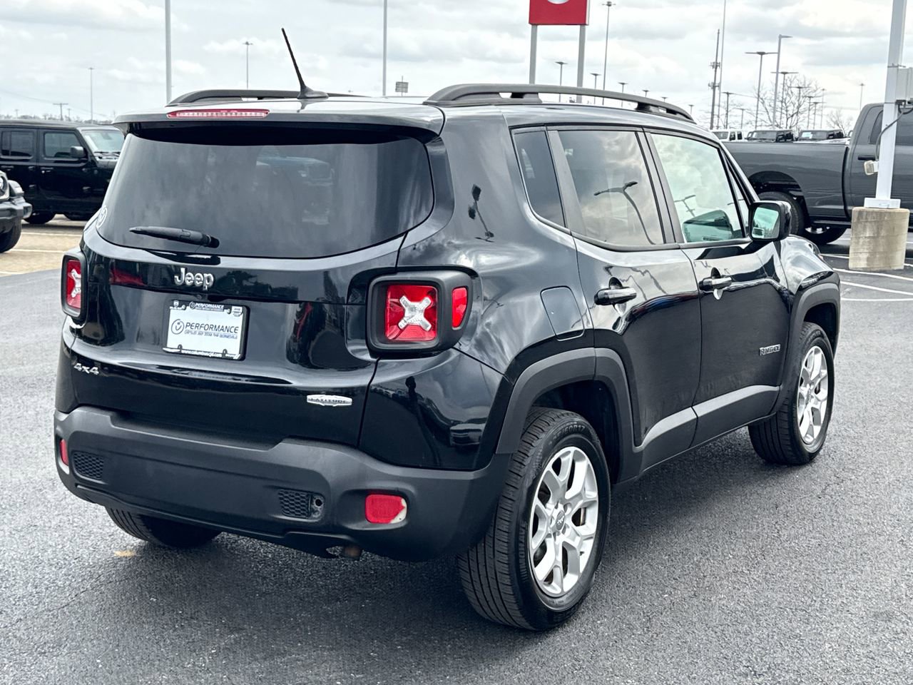 Used 2015 Jeep Renegade Latitude AWD/4WD image 3