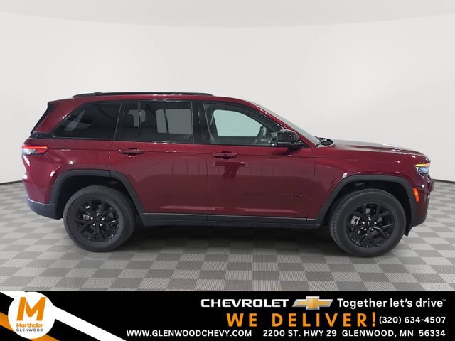 Used 2025 Jeep Grand Cherokee Altitude AWD/4WD image 1