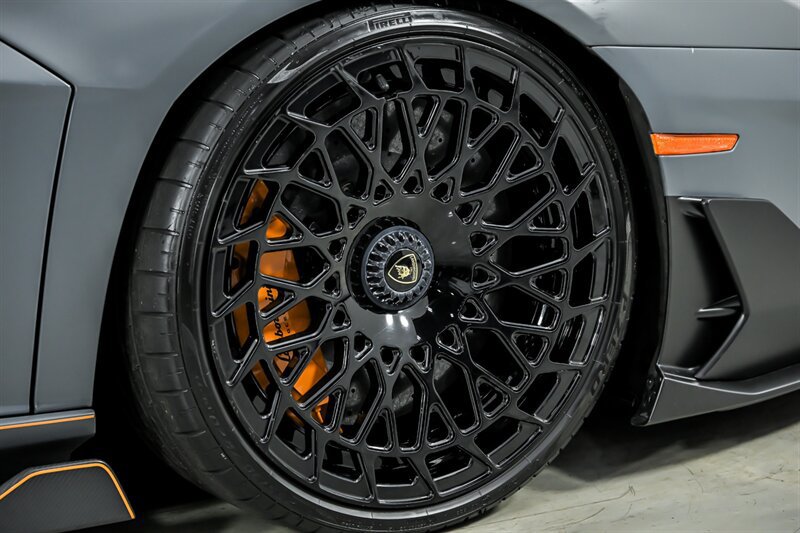 Used 2019 Lamborghini Aventador SVJ AWD/4WD image 17