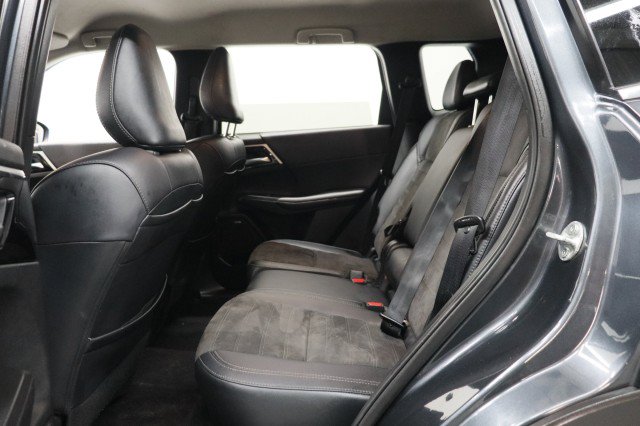 Used 2025 Mitsubishi Outlander SE FWD image 27