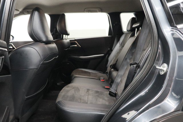 Used 2025 Mitsubishi Outlander SE FWD image 27