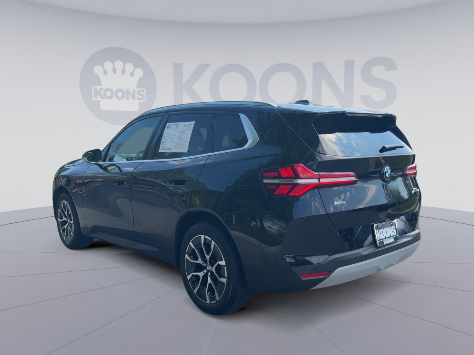Used 2025 BMW X3 xDrive30i w/ Convenience Package AWD/4WD image 4