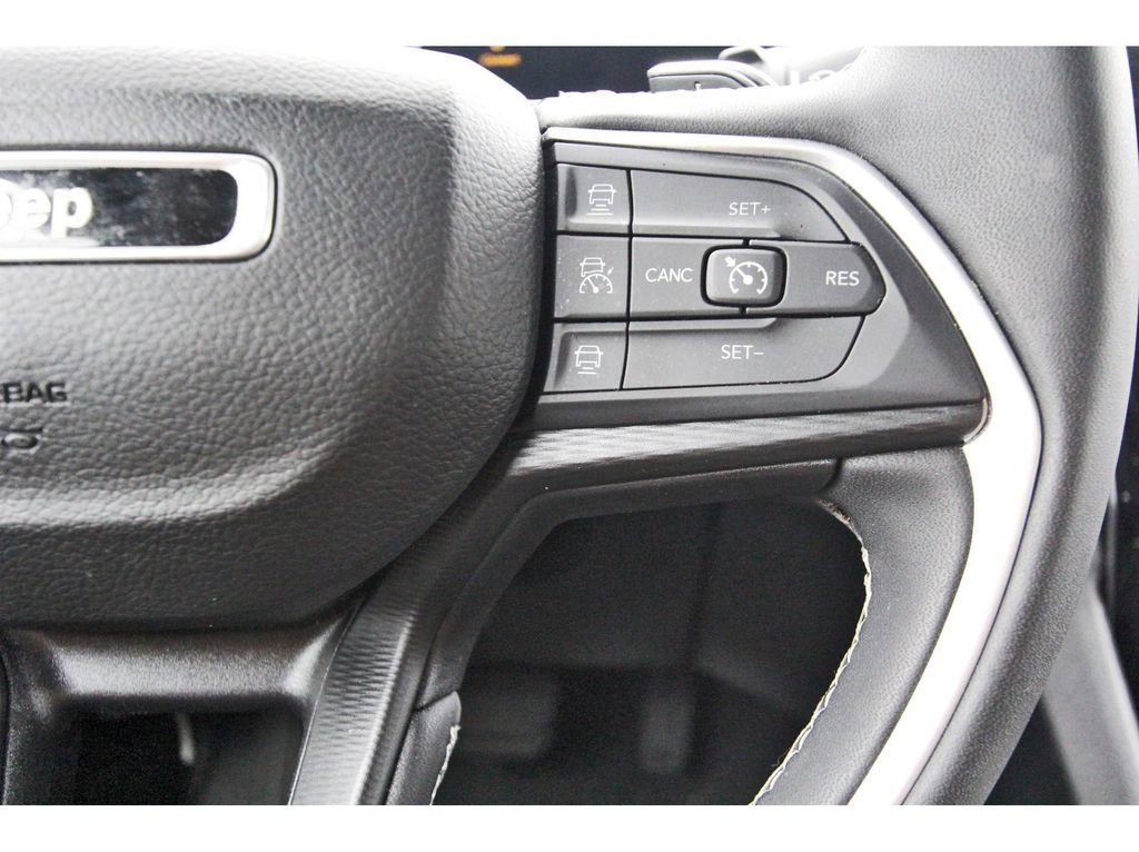 Used 2024 Jeep Grand Cherokee L Laredo image 14