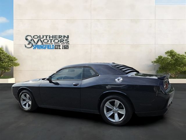 Used 2019 Dodge Challenger SXT RWD image 3