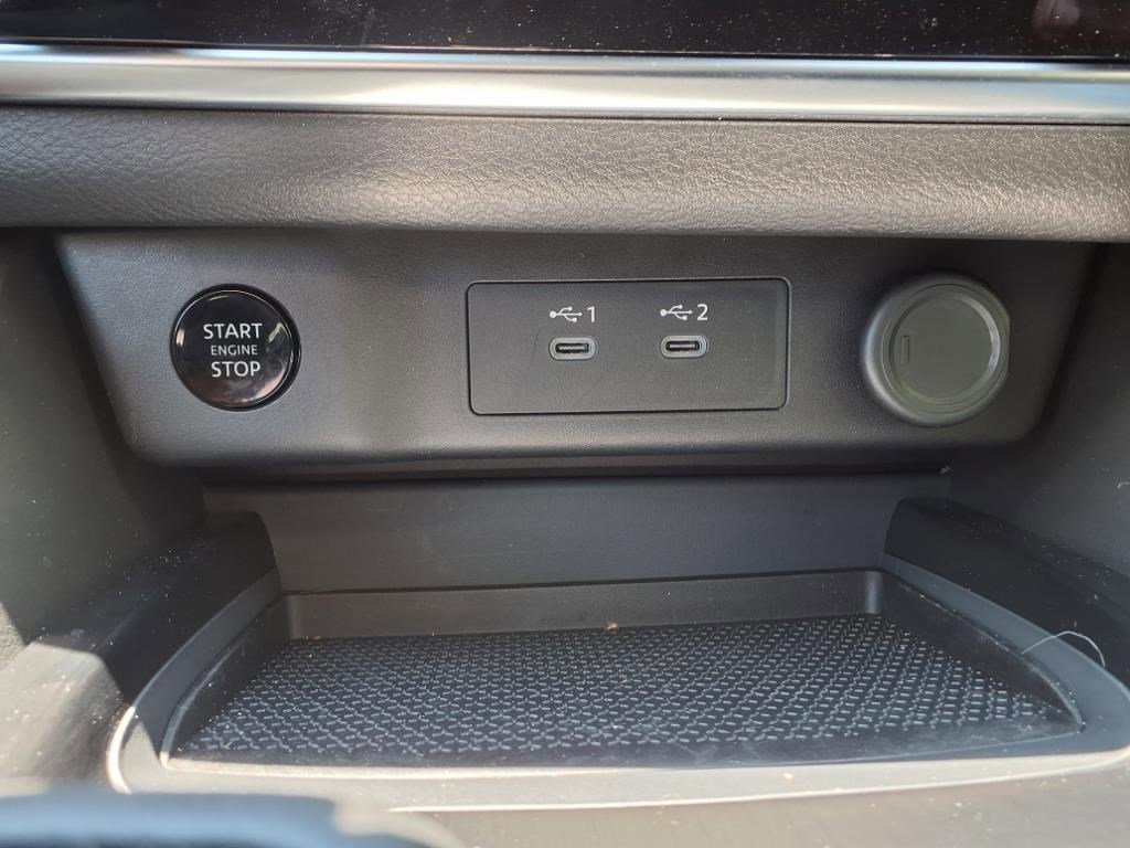 Used 2025 Nissan Rogue S image 23