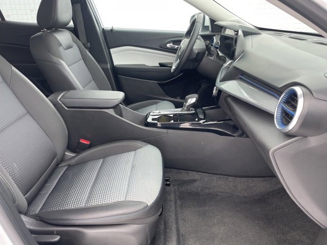 Used 2025 Chevrolet Trax LT w/ LT Convenience Package image 15