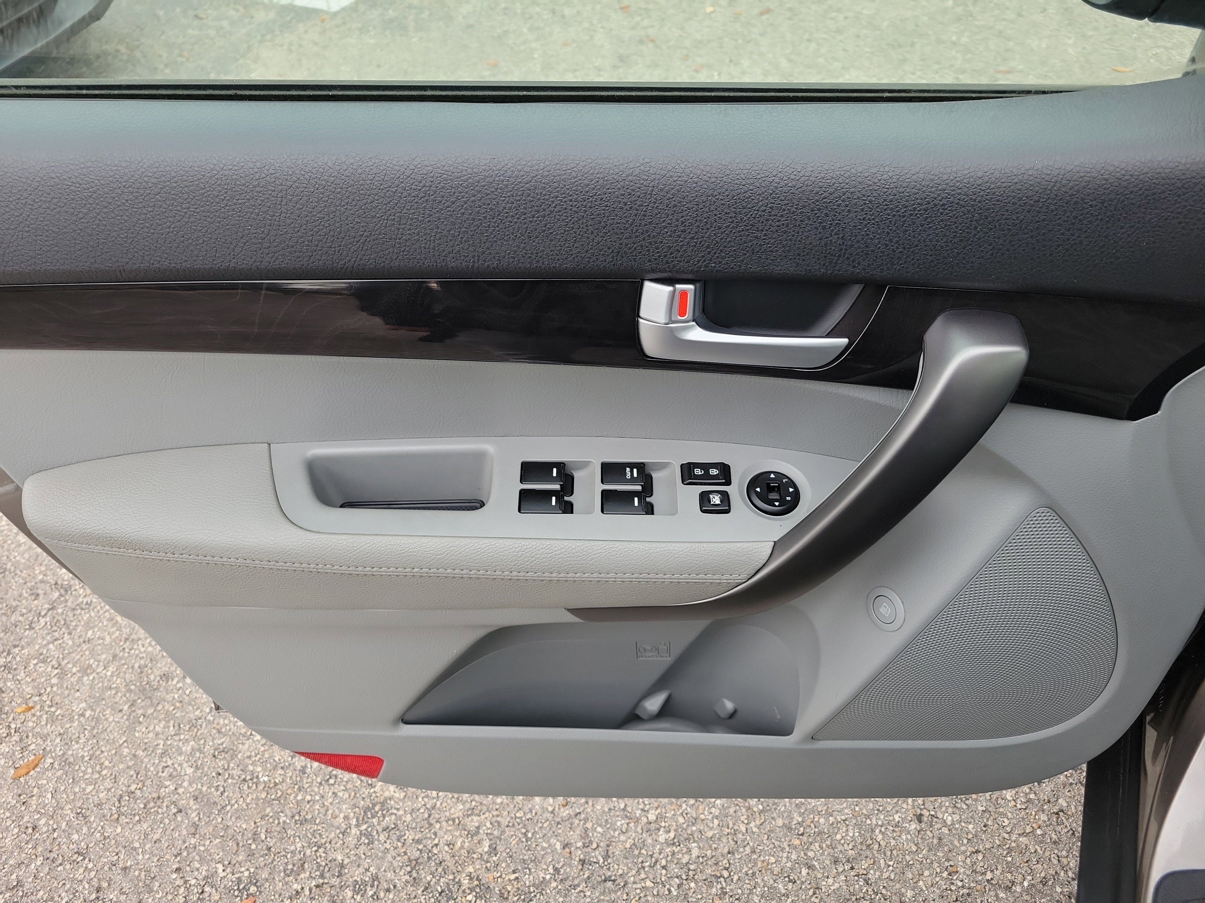 Used 2015 Kia Sorento LX image 19