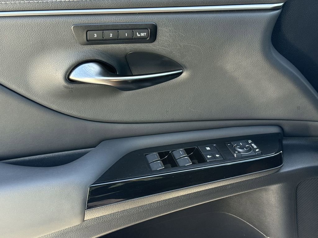 Used 2024 Lexus ES 350 F Sport w/ Accessory Package (Z2) FWD image 29
