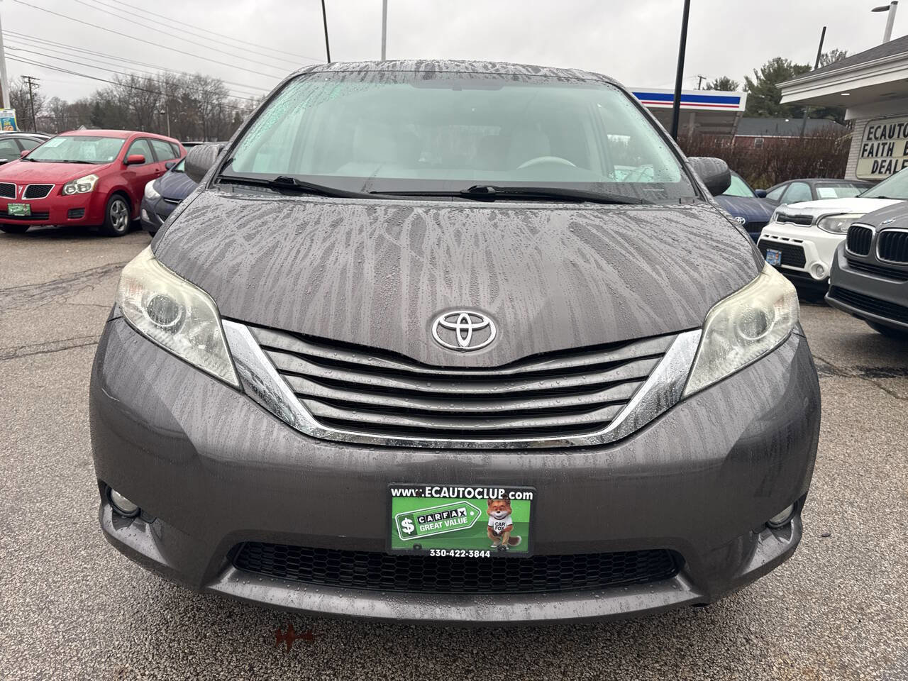 Used 2012 Toyota Sienna XLE image 23