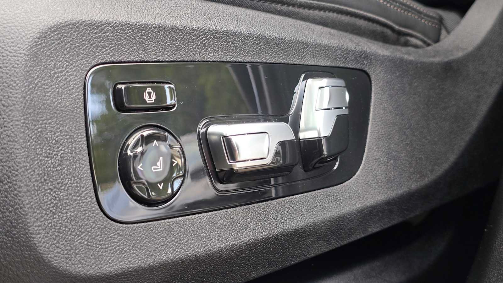 Used 2025 BMW X7 xDrive40i w/ Premium Package AWD/4WD image 27