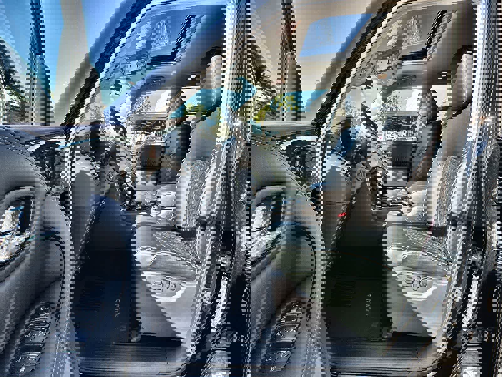 Used 2024 Nissan Armada Platinum w/ Cargo Package image 2