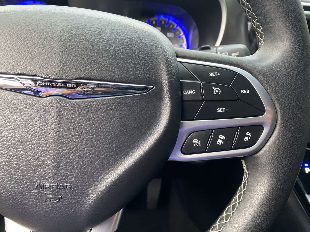Used 2025 Chrysler Pacifica Select FWD image 20