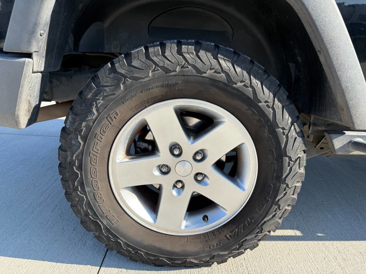 Used 2010 Jeep Wrangler Rubicon w/ PWR Convenience Group image 18