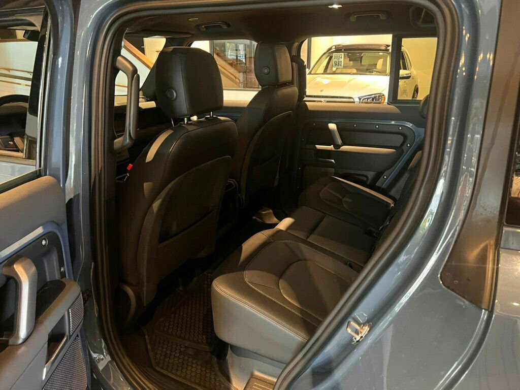 Used 2023 Land Rover Defender 110 X-Dynamic SE image 11