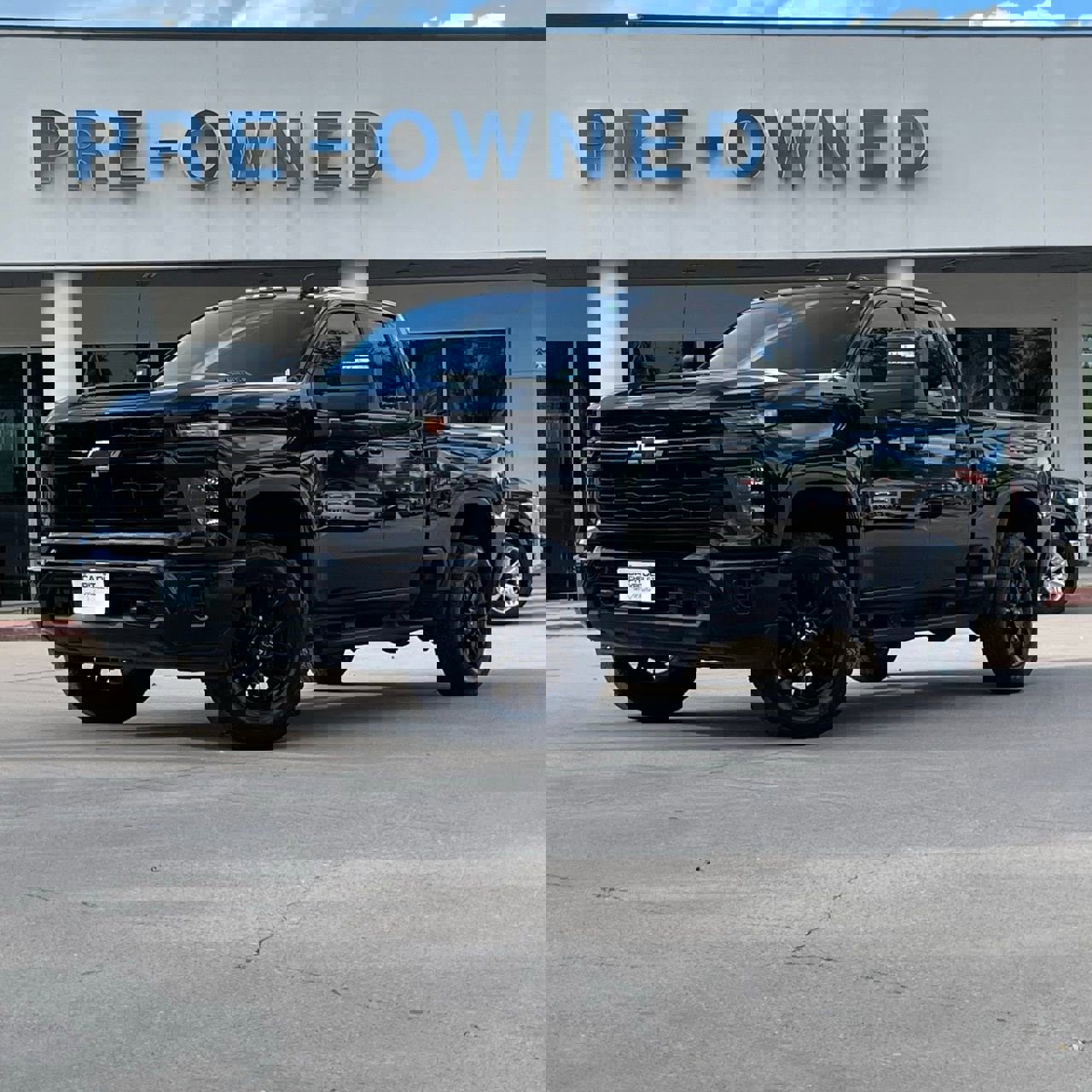 Used 2025 Chevrolet Silverado 2500 Custom w/ Custom Value Package image 1