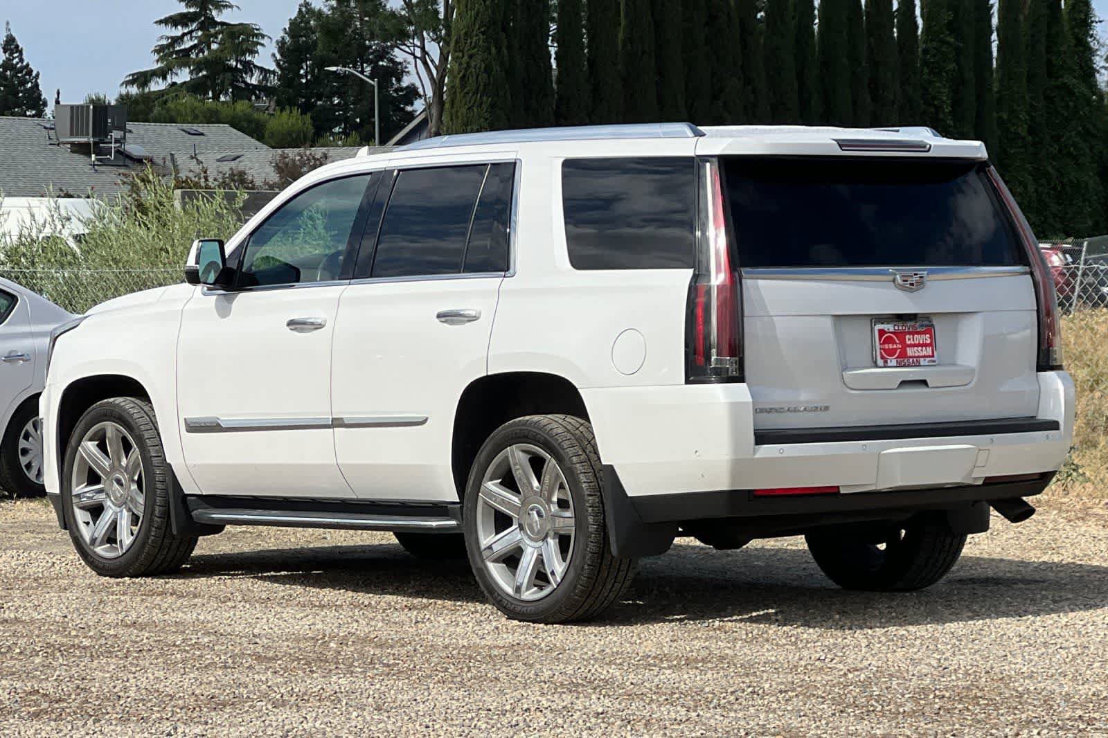 Used 2017 Cadillac Escalade Premium Luxury AWD/4WD image 7