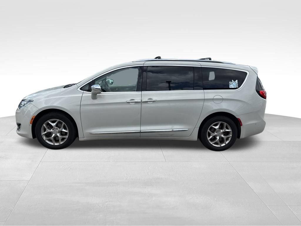 Used 2017 Chrysler Pacifica Limited FWD image 2