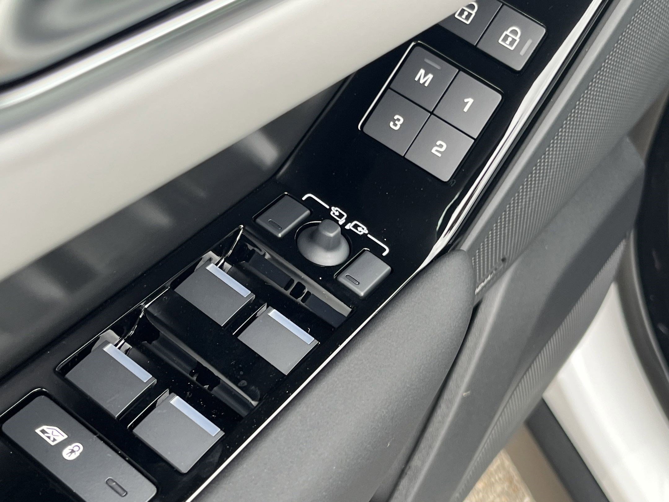 New 2026 Land Rover Range Rover Velar S image 11