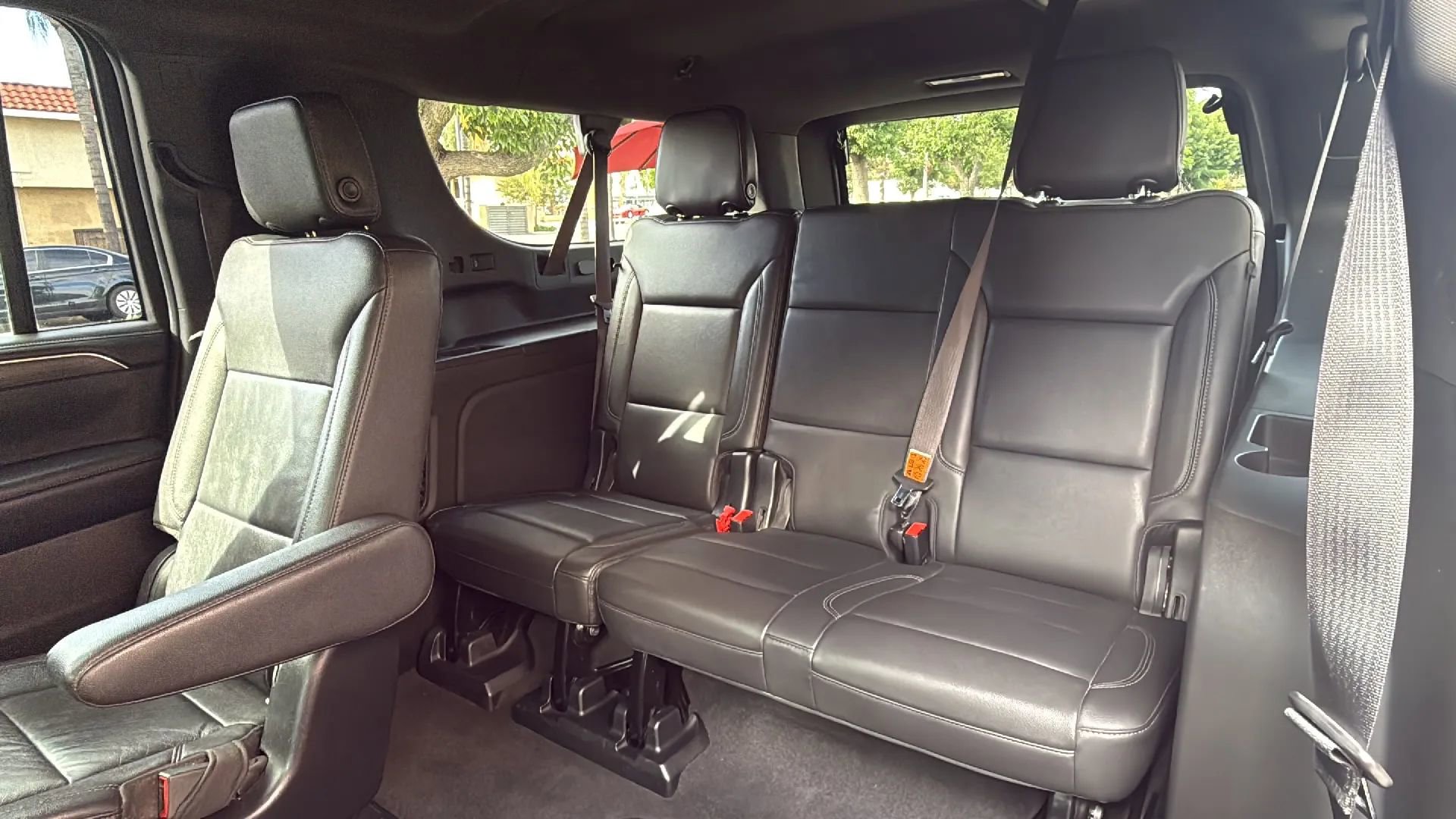 Used 2021 Chevrolet Suburban LT RWD image 13