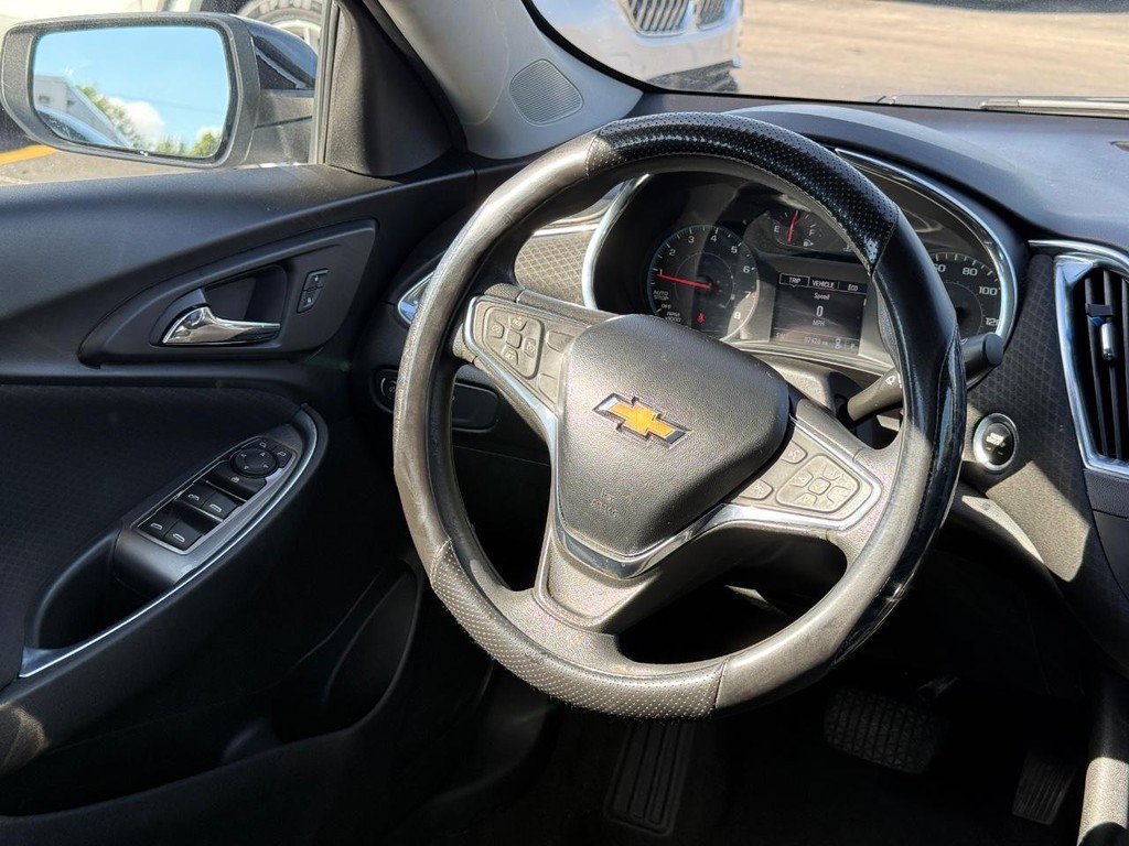 Used 2018 Chevrolet Malibu LT FWD image 11