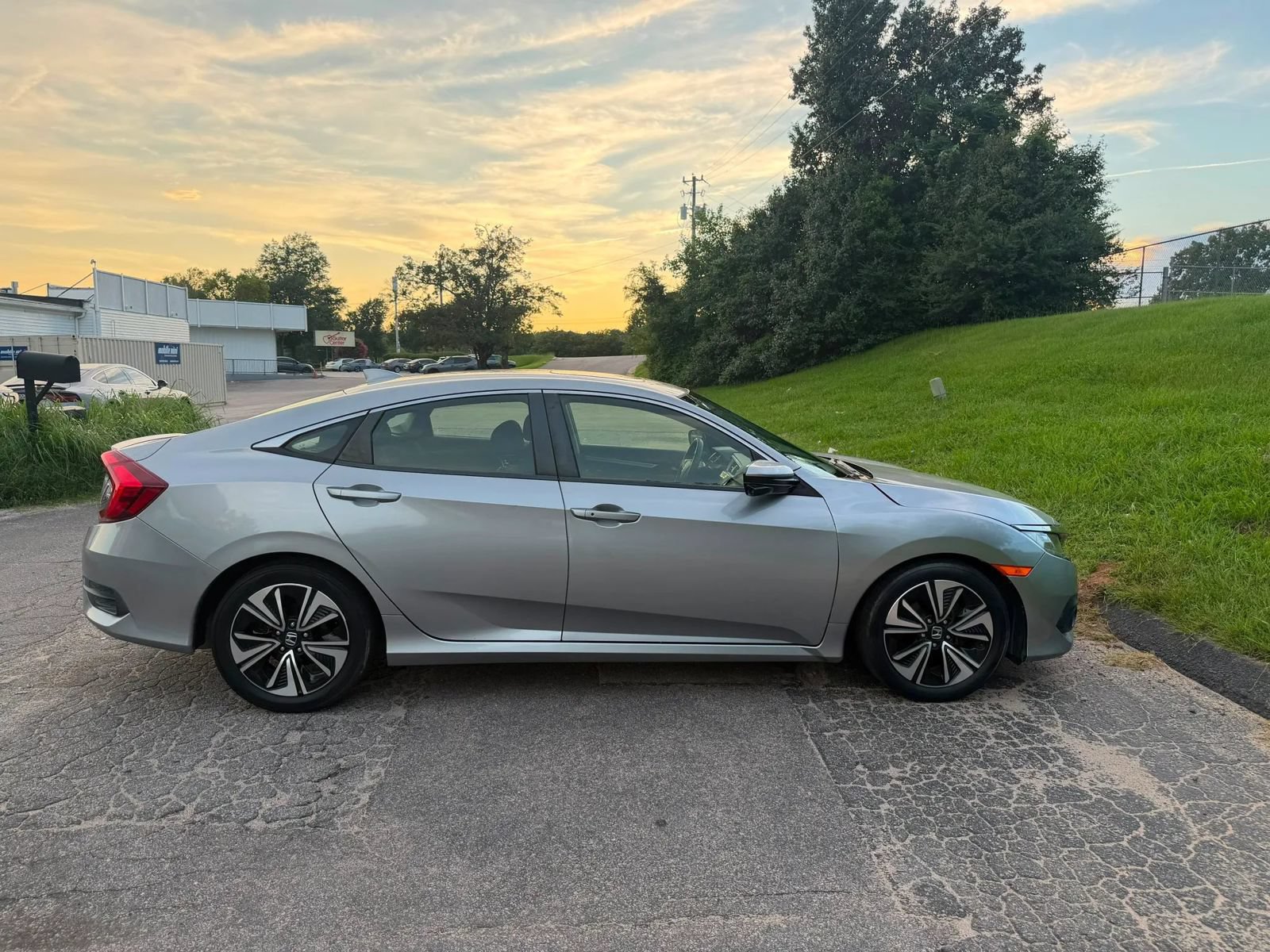 Used 2018 Honda Civic EX-T image 4