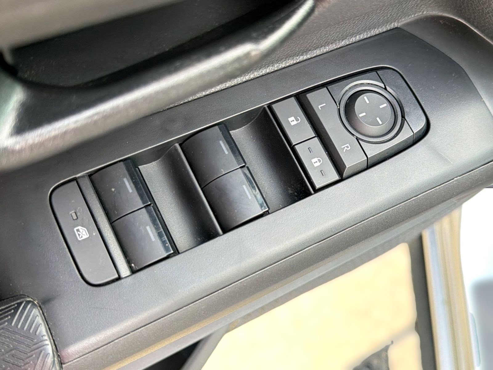 Used 2025 Toyota Tacoma SR5 RWD image 12