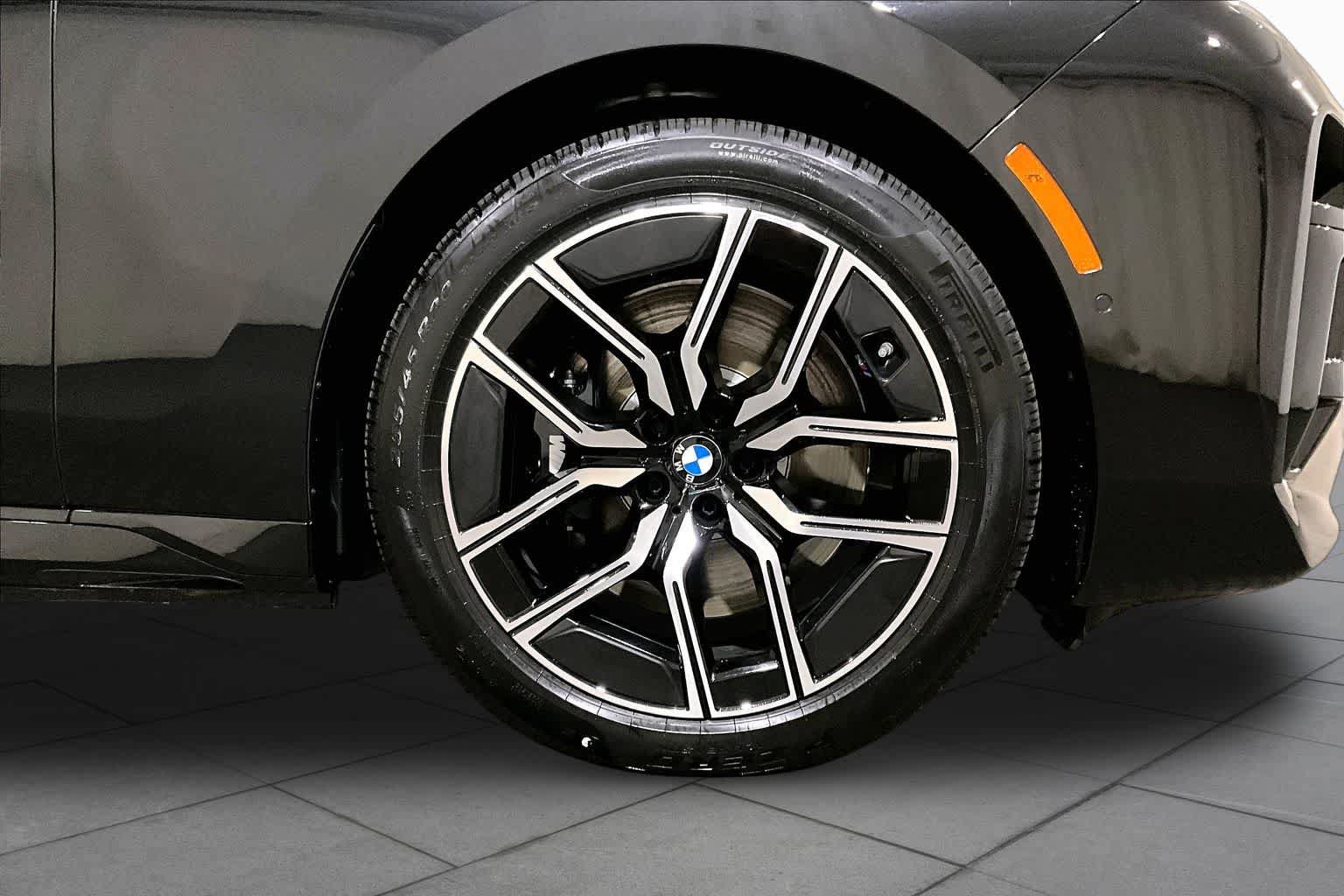 New 2026 BMW i7 xDrive60 AWD/4WD image 17