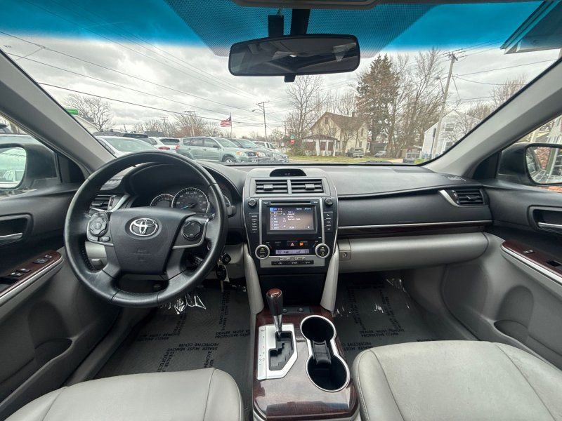 Used 2013 Toyota Camry XLE image 19