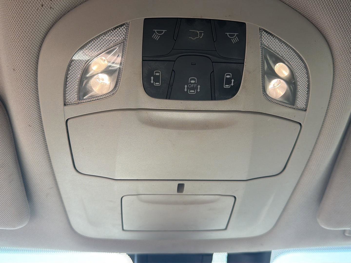 Used 2018 Chrysler Pacifica Touring-L Plus w/ Tire & Wheel Group FWD image 16