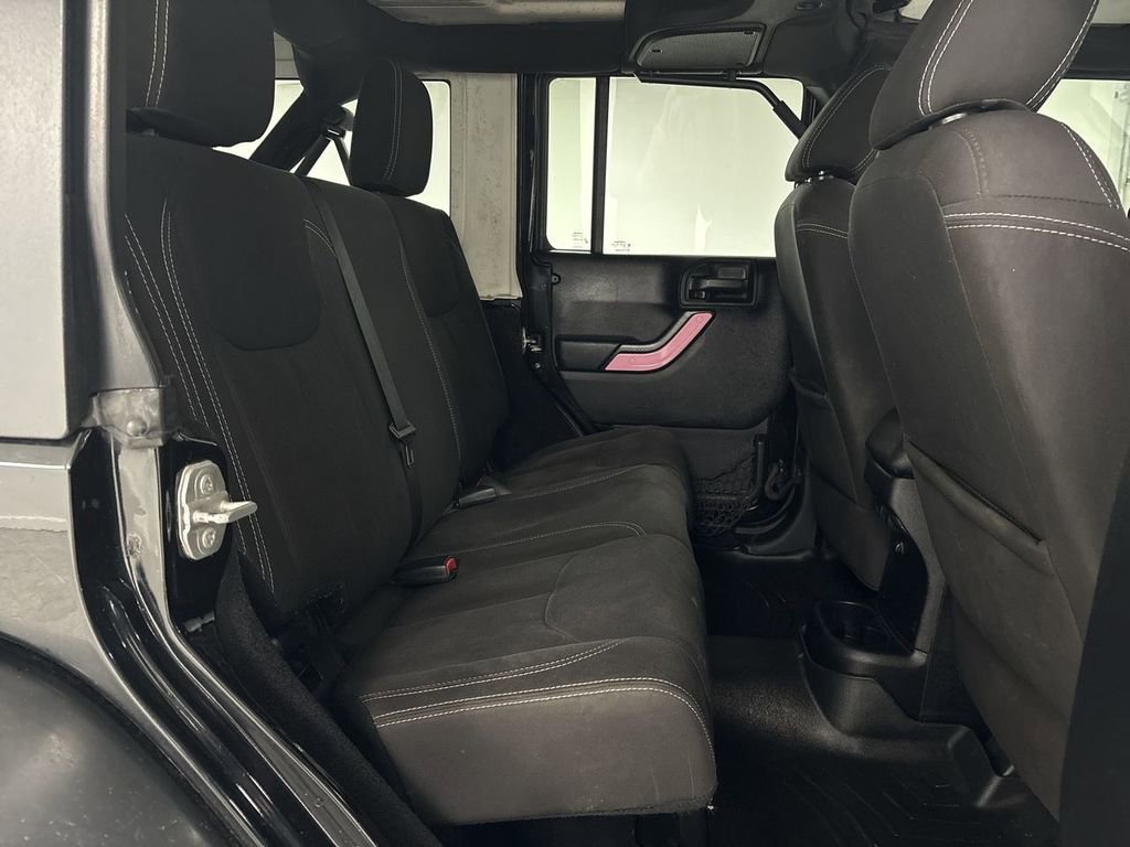 Used 2015 Jeep Wrangler Unlimited Sahara w/ Dual Top Group AWD/4WD image 21