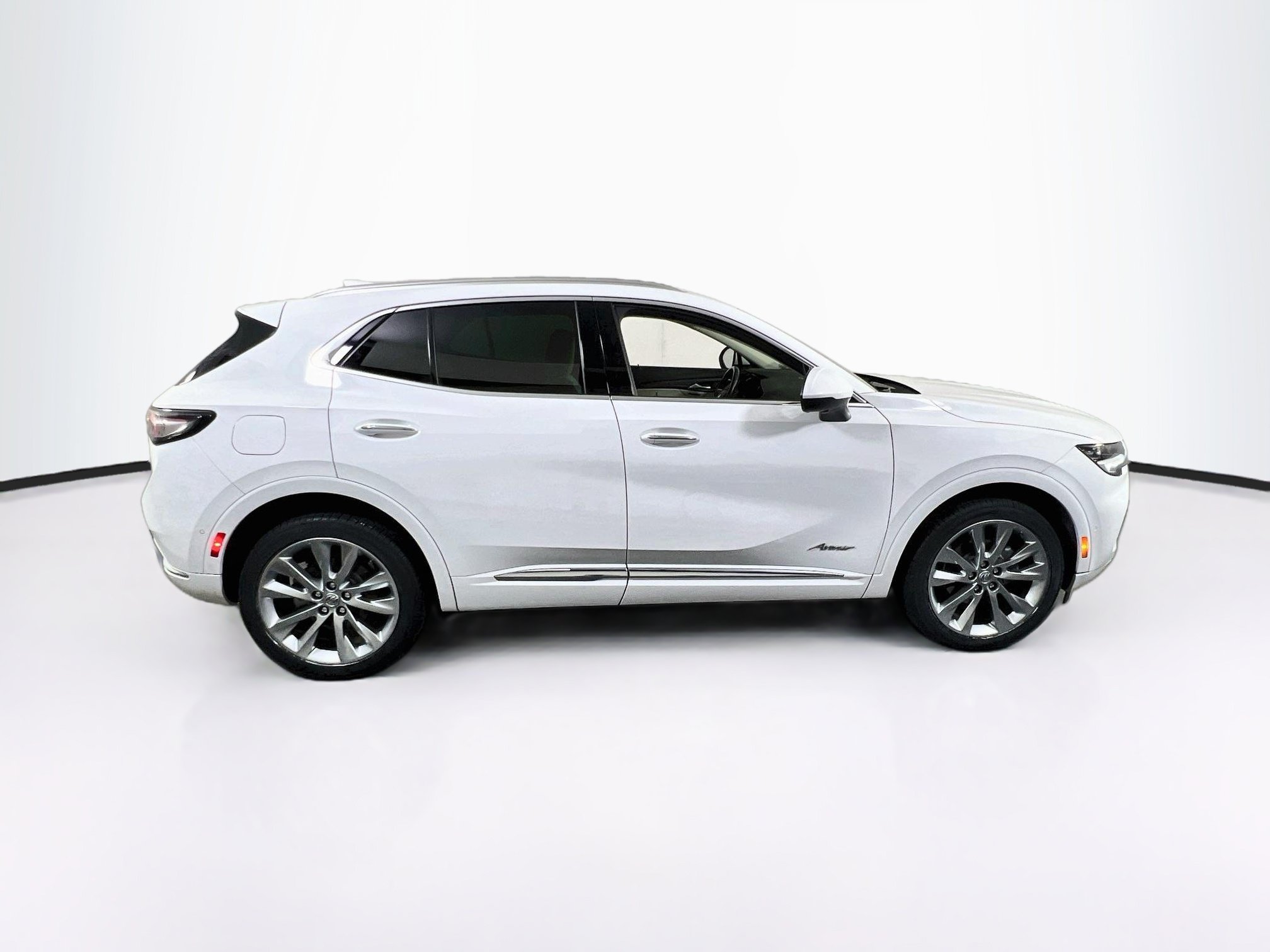 Used 2022 Buick Envision Avenir w/ Technology Package II FWD image 4