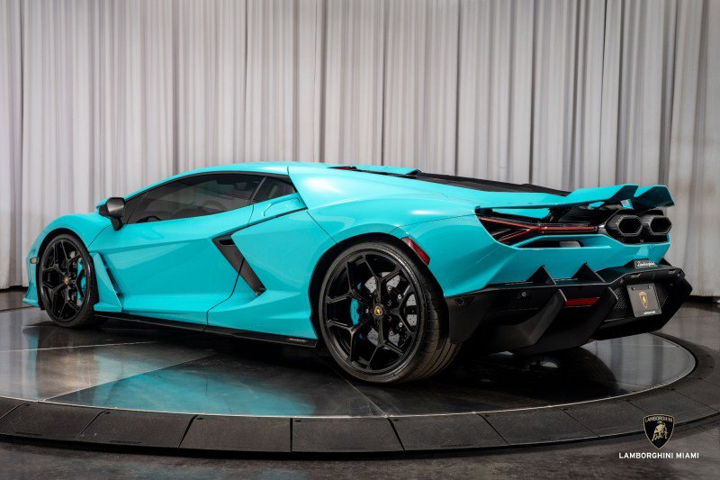 Used 2025 Lamborghini Revuelto image 19