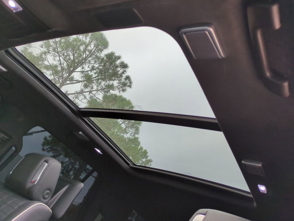 Used 2024 Cadillac Escalade Premium Luxury Platinum image 19