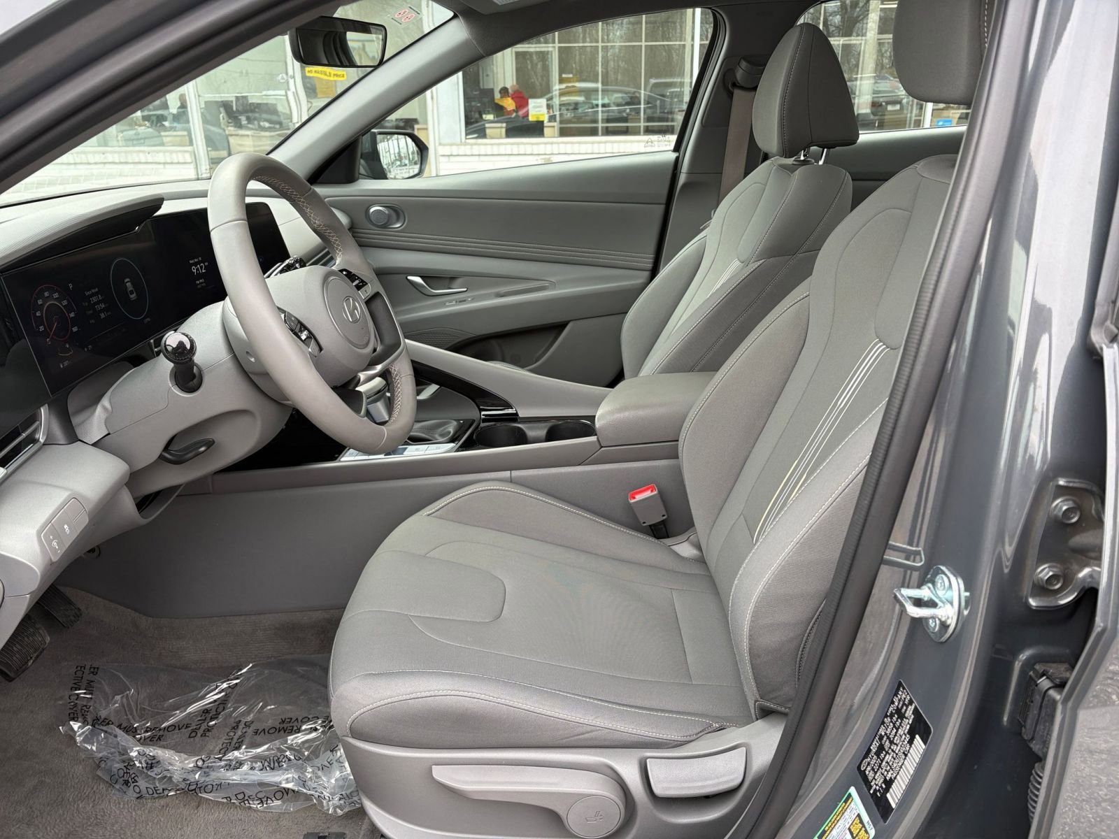 Used 2025 Hyundai Elantra SEL image 30