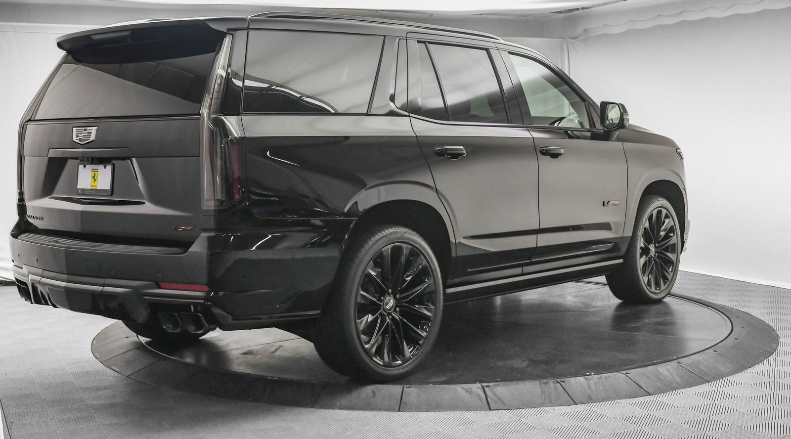 Used 2025 Cadillac Escalade V w/ LPO, ONYX Package image 10