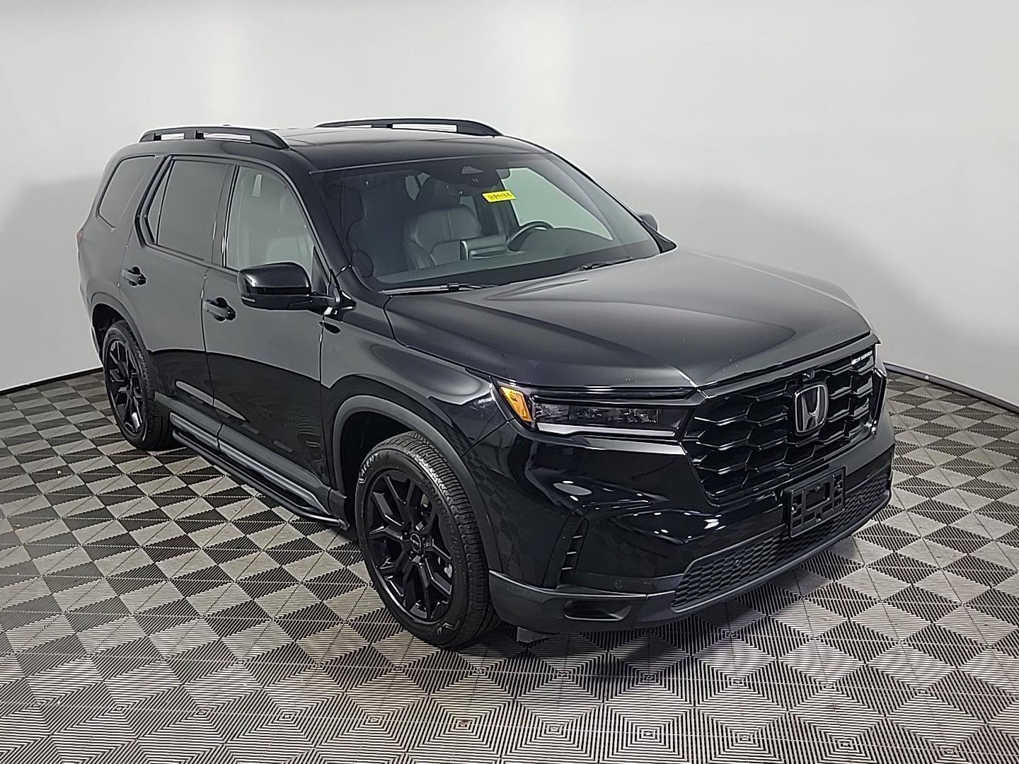 Certified 2025 Honda Pilot Black Edition image 2