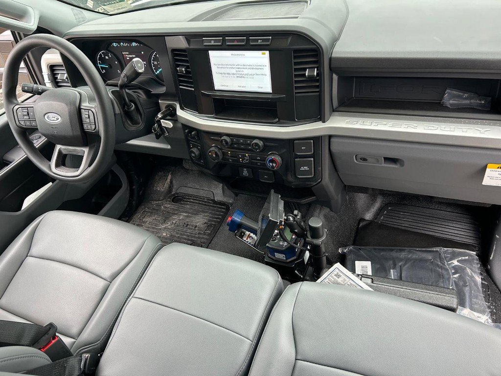 New 2024 Ford F550 4x4 Regular Cab Super Duty image 17