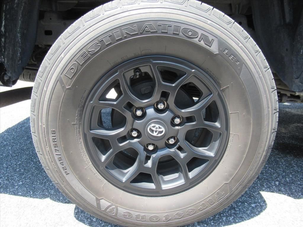 Used 2022 Toyota Tacoma SR5 w/ Technology Package RWD image 5