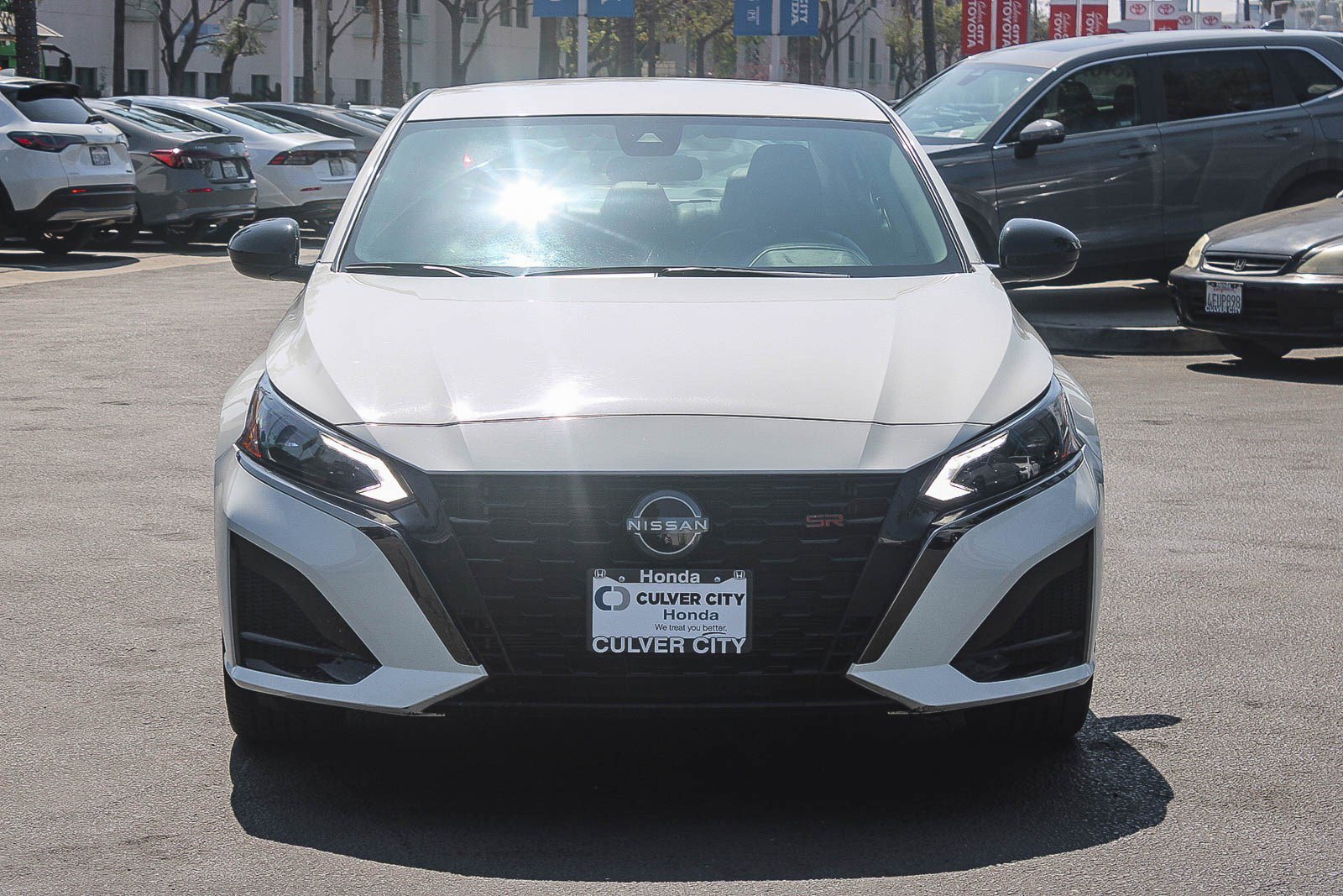 Used 2023 Nissan Altima 2.5 SR image 2