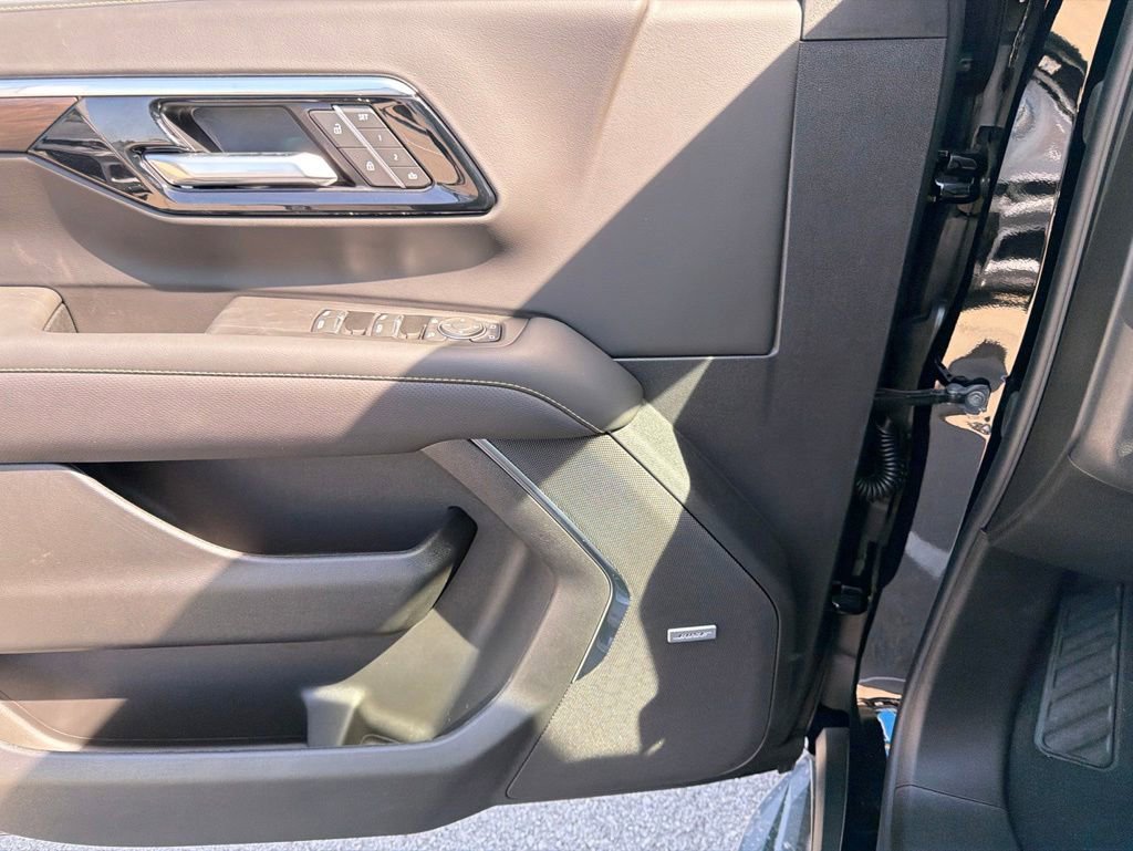 New 2026 Chevrolet Suburban Premier w/ Sun And Tow Package AWD/4WD image 31