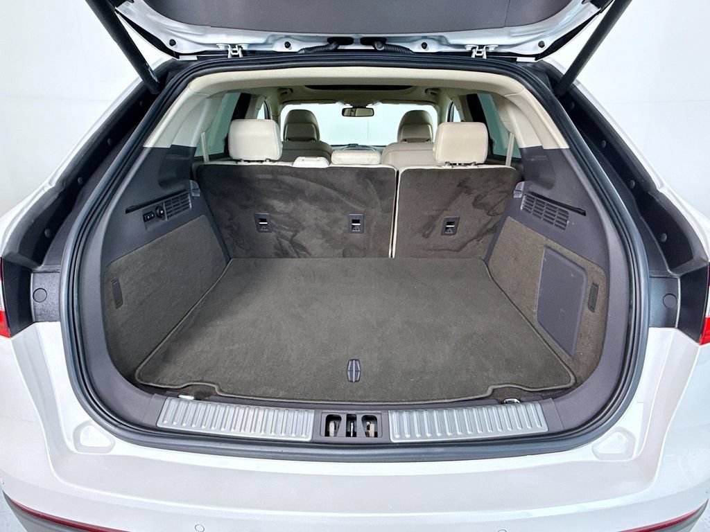 Used 2017 Lincoln MKX Reserve w/ Driver Assistance Package FWD image 28