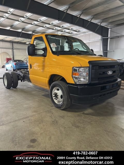 Used 2027 Ford E-350 and Econoline 350 Super Duty w/ Power Equipment Group RWD image 1