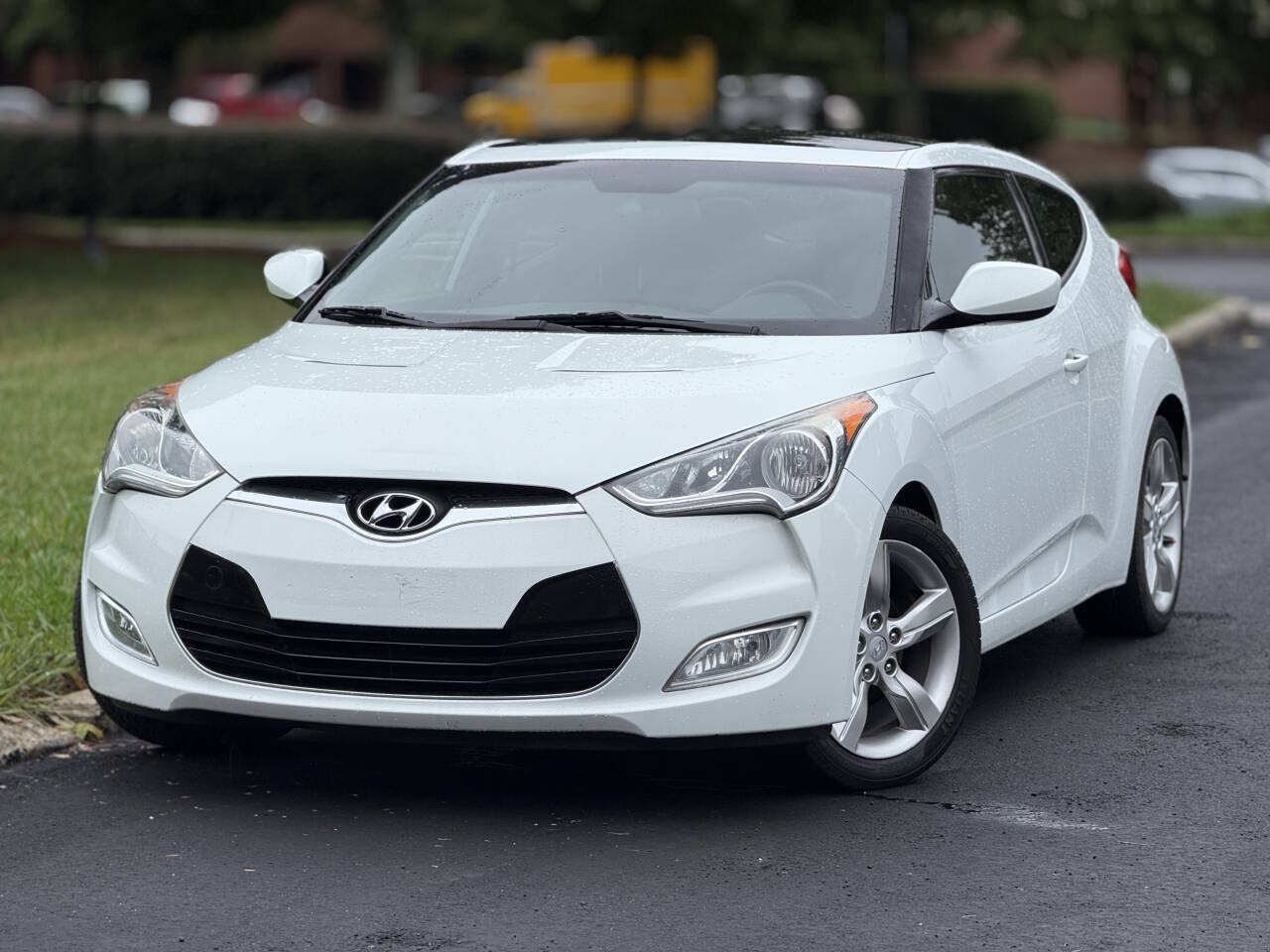 Used 2014 Hyundai Veloster w/ Style Package 02 FWD image 2