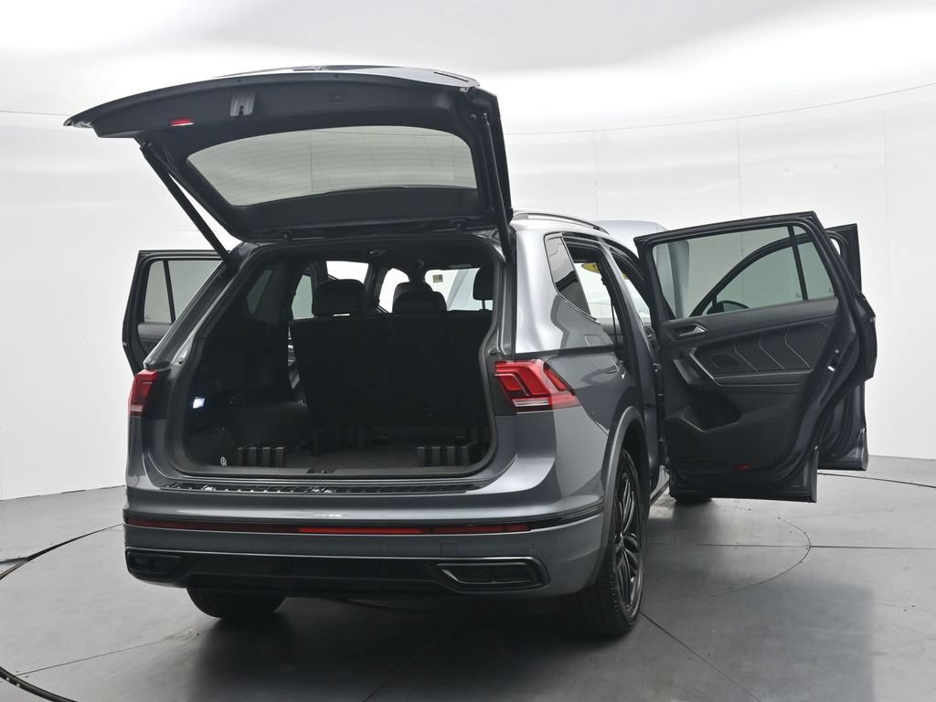 Used 2022 Volkswagen Tiguan SE R-Line AWD/4WD image 48