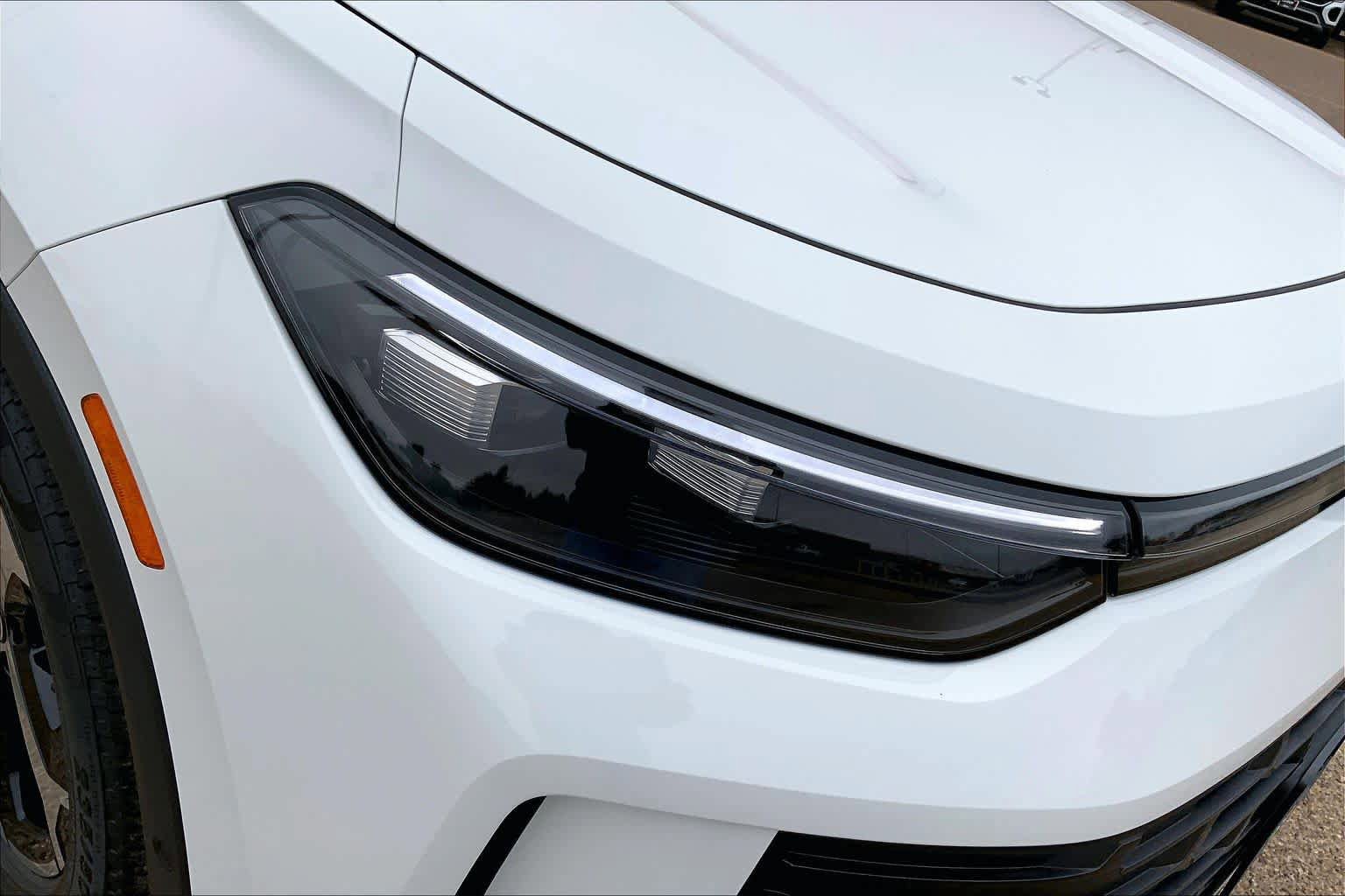 New 2026 Volkswagen Tiguan SE FWD image 13