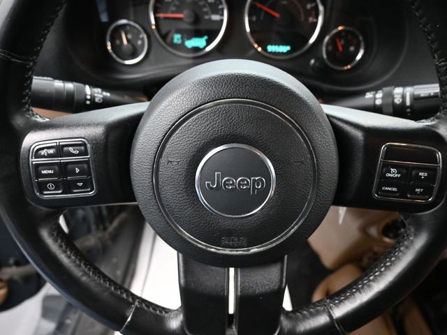 Used 2016 Jeep Wrangler Unlimited Sahara w/ Dual Top Group AWD/4WD image 17