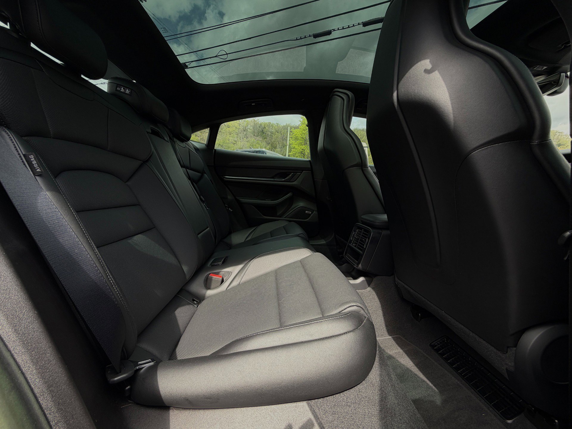 Used 2022 Porsche Taycan image 17